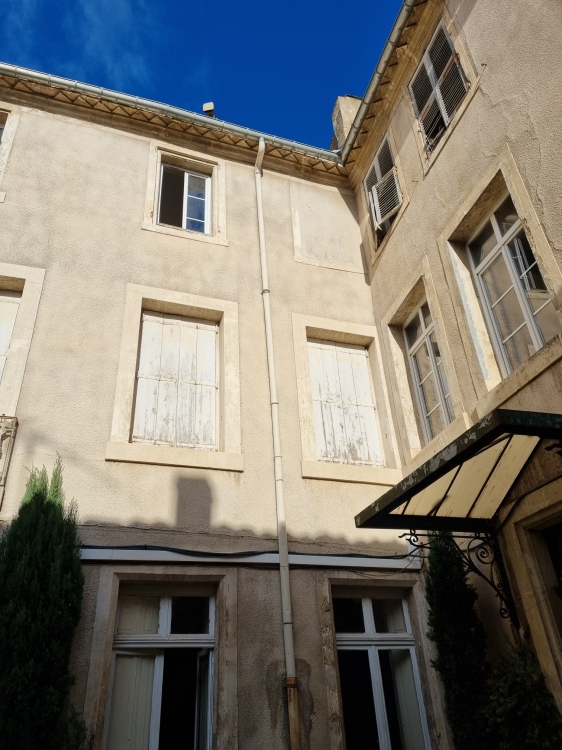   rénovation immeuble cœur de ville Narbonne en cours